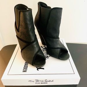 Steve madden black embossed wedges size 10